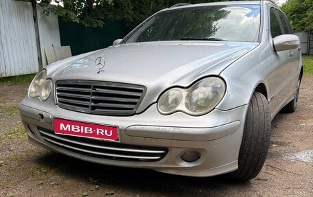 Mercedes-Benz C-Класс, 2004 год, 400 000 рублей, 1 фотография