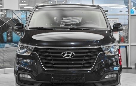 Hyundai Grand Starex Grand Starex I рестайлинг 2, 2018 год, 2 549 000 рублей, 2 фотография