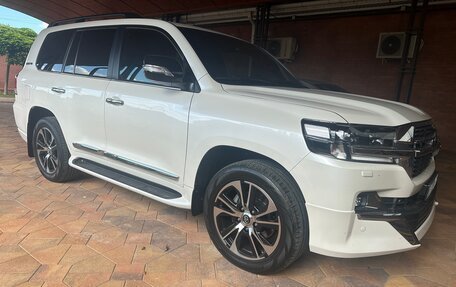 Toyota Land Cruiser 200, 2017 год, 6 350 000 рублей, 3 фотография