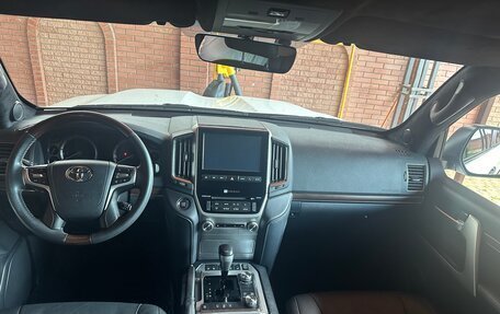 Toyota Land Cruiser 200, 2017 год, 6 350 000 рублей, 8 фотография
