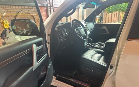 Toyota Land Cruiser 200, 2017 год, 6 350 000 рублей, 7 фотография
