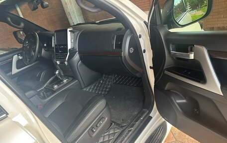 Toyota Land Cruiser 200, 2017 год, 6 350 000 рублей, 9 фотография