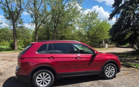 Volkswagen Tiguan II, 2017 год, 2 300 000 рублей, 3 фотография