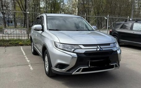 Mitsubishi Outlander III рестайлинг 3, 2018 год, 2 150 000 рублей, 5 фотография