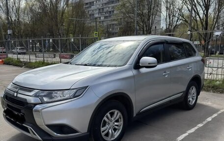 Mitsubishi Outlander III рестайлинг 3, 2018 год, 2 150 000 рублей, 6 фотография