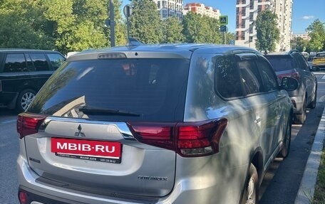 Mitsubishi Outlander III рестайлинг 3, 2018 год, 2 150 000 рублей, 2 фотография
