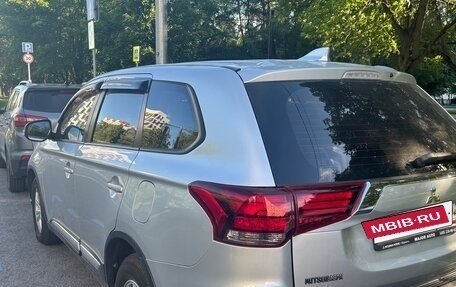 Mitsubishi Outlander III рестайлинг 3, 2018 год, 2 150 000 рублей, 3 фотография