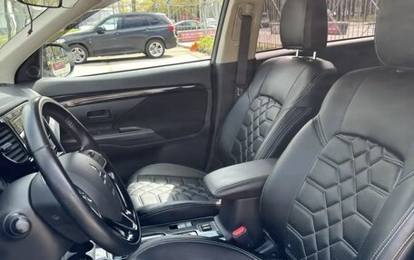 Mitsubishi Outlander III рестайлинг 3, 2018 год, 2 150 000 рублей, 15 фотография