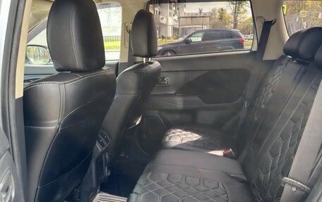 Mitsubishi Outlander III рестайлинг 3, 2018 год, 2 150 000 рублей, 14 фотография