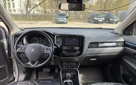 Mitsubishi Outlander III рестайлинг 3, 2018 год, 2 150 000 рублей, 18 фотография