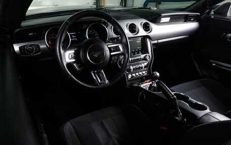 Ford Mustang VI рестайлинг, 2018 год, 2 699 000 рублей, 6 фотография