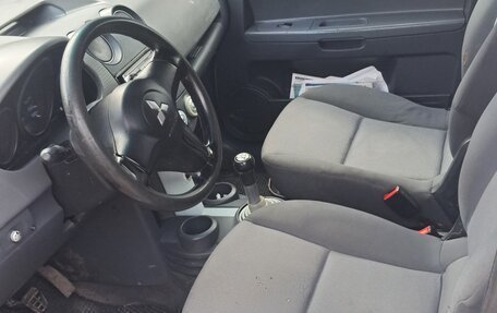 Mitsubishi Colt VI рестайлинг, 2004 год, 215 000 рублей, 8 фотография