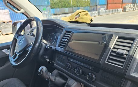 Volkswagen Caravelle T6 рестайлинг, 2016 год, 2 350 000 рублей, 5 фотография
