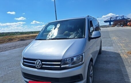 Volkswagen Caravelle T6 рестайлинг, 2016 год, 2 350 000 рублей, 3 фотография