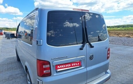 Volkswagen Caravelle T6 рестайлинг, 2016 год, 2 350 000 рублей, 2 фотография