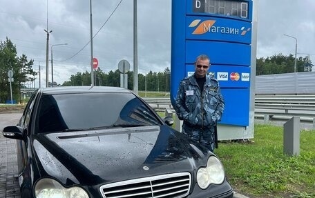 Mercedes-Benz C-Класс, 2004 год, 600 000 рублей, 1 фотография