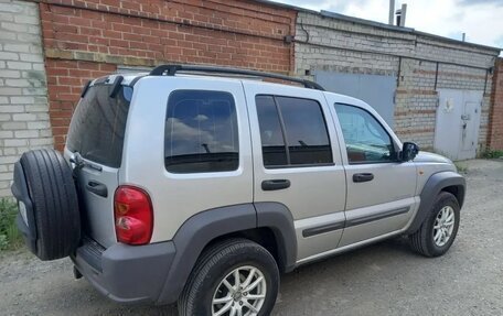 Jeep Cherokee, 2004 год, 660 000 рублей, 5 фотография