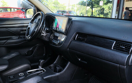 Mitsubishi Outlander III рестайлинг 3, 2016 год, 1 450 000 рублей, 8 фотография
