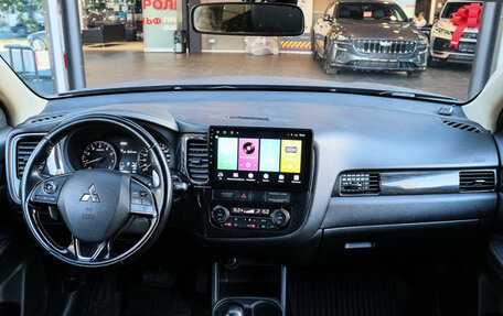 Mitsubishi Outlander III рестайлинг 3, 2016 год, 1 450 000 рублей, 10 фотография