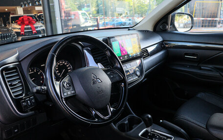 Mitsubishi Outlander III рестайлинг 3, 2016 год, 1 450 000 рублей, 13 фотография
