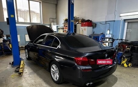 BMW 5 серия, 2013 год, 1 380 000 рублей, 2 фотография