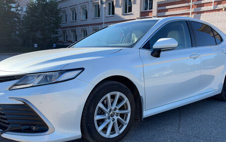 Toyota Camry, 2021 год, 3 500 000 рублей, 2 фотография