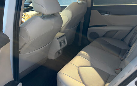 Toyota Camry, 2021 год, 3 500 000 рублей, 10 фотография