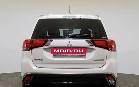 Mitsubishi Outlander III рестайлинг 3, 2015 год, 1 790 000 рублей, 6 фотография