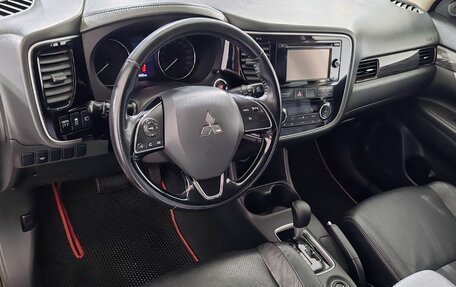 Mitsubishi Outlander III рестайлинг 3, 2015 год, 1 790 000 рублей, 12 фотография