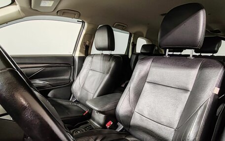 Mitsubishi Outlander III рестайлинг 3, 2015 год, 1 790 000 рублей, 13 фотография