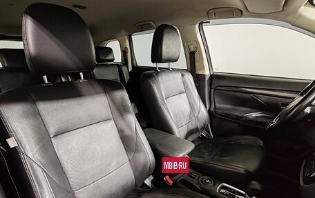 Mitsubishi Outlander III рестайлинг 3, 2015 год, 1 790 000 рублей, 16 фотография