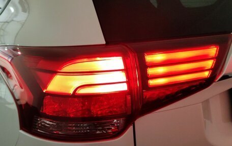 Mitsubishi Outlander III рестайлинг 3, 2015 год, 1 790 000 рублей, 27 фотография