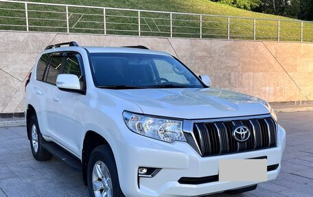 Toyota Land Cruiser Prado 150 рестайлинг 2, 2021 год, 5 800 000 рублей, 3 фотография