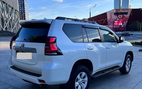 Toyota Land Cruiser Prado 150 рестайлинг 2, 2021 год, 5 800 000 рублей, 7 фотография