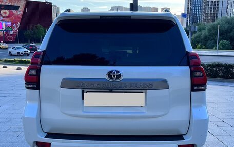 Toyota Land Cruiser Prado 150 рестайлинг 2, 2021 год, 5 800 000 рублей, 6 фотография