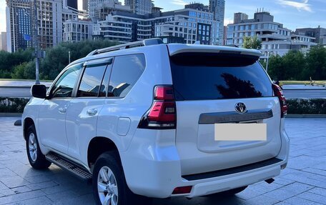 Toyota Land Cruiser Prado 150 рестайлинг 2, 2021 год, 5 800 000 рублей, 5 фотография