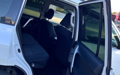 Toyota Land Cruiser Prado 150 рестайлинг 2, 2021 год, 5 800 000 рублей, 11 фотография