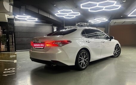 Toyota Camry, 2023 год, 3 449 000 рублей, 2 фотография