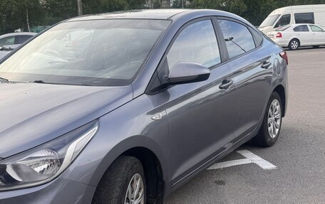 Hyundai Solaris II рестайлинг, 2018 год, 900 000 рублей, 2 фотография