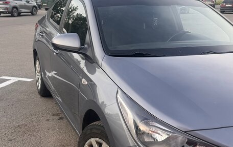 Hyundai Solaris II рестайлинг, 2018 год, 900 000 рублей, 3 фотография