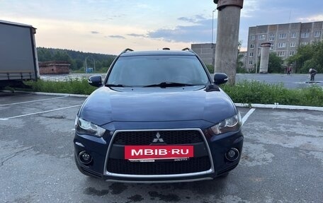 Mitsubishi Outlander III рестайлинг 3, 2011 год, 1 100 000 рублей, 3 фотография