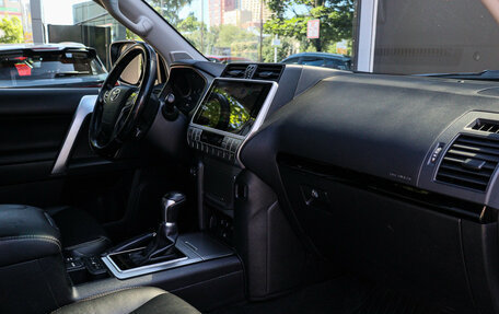 Toyota Land Cruiser Prado 150 рестайлинг 2, 2019 год, 3 900 000 рублей, 8 фотография