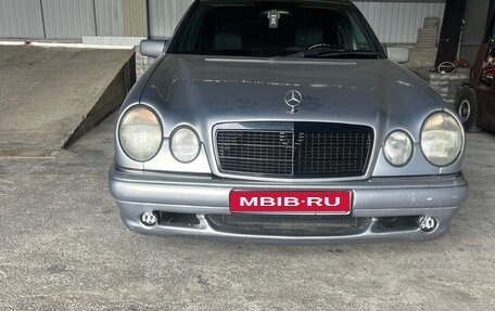 Mercedes-Benz E-Класс, 1996 год, 330 000 рублей, 1 фотография