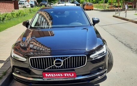 Volvo S90 II рестайлинг, 2021 год, 3 750 000 рублей, 1 фотография