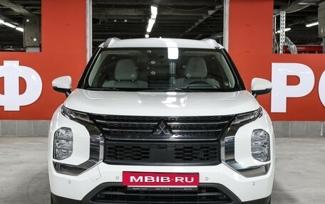 Mitsubishi Outlander, 2022 год, 3 249 000 рублей, 2 фотография