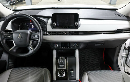 Mitsubishi Outlander, 2022 год, 3 249 000 рублей, 15 фотография