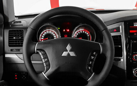 Mitsubishi Pajero IV, 2015 год, 2 790 000 рублей, 12 фотография