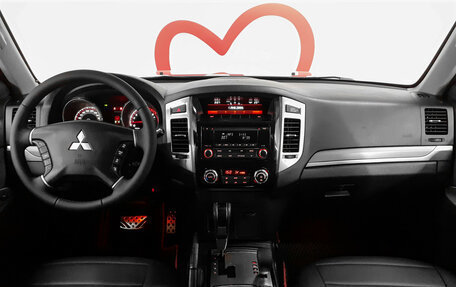 Mitsubishi Pajero IV, 2015 год, 2 790 000 рублей, 9 фотография