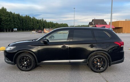 Mitsubishi Outlander III рестайлинг 3, 2019 год, 1 675 000 рублей, 2 фотография