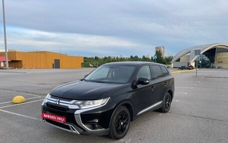 Mitsubishi Outlander III рестайлинг 3, 2019 год, 1 675 000 рублей, 3 фотография